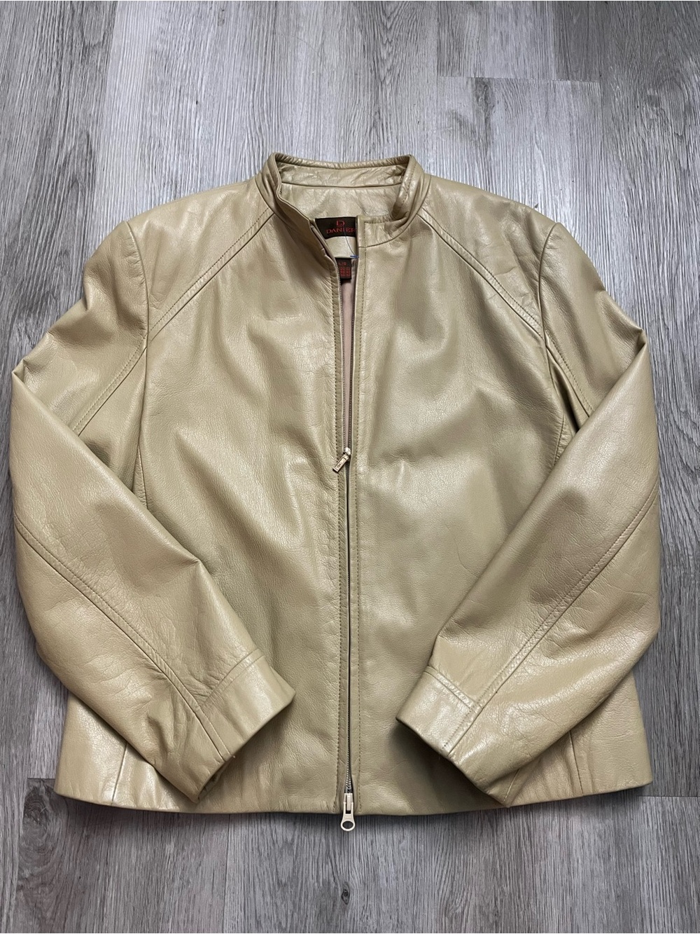 252–Danier Light Beige Leather Zip Jacket